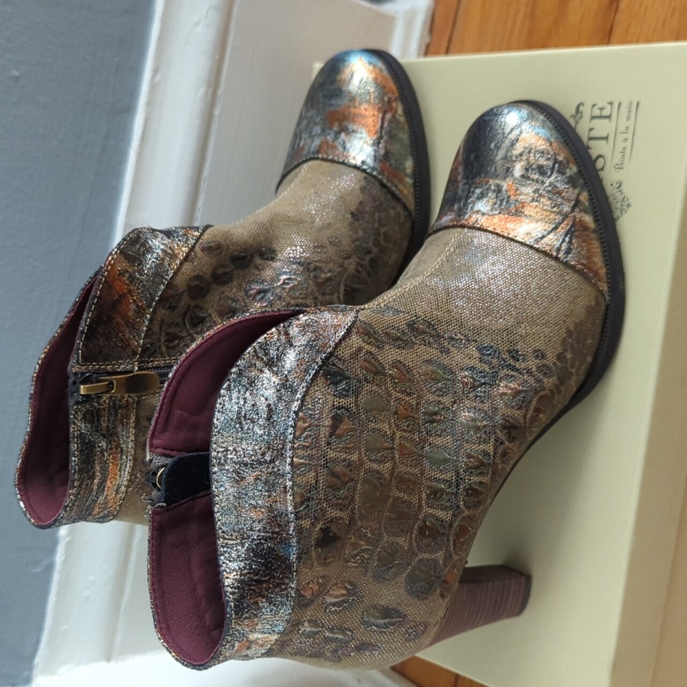NIB L'Artiste Eleni taupe booties size 8.5 - Picture 3 of 10